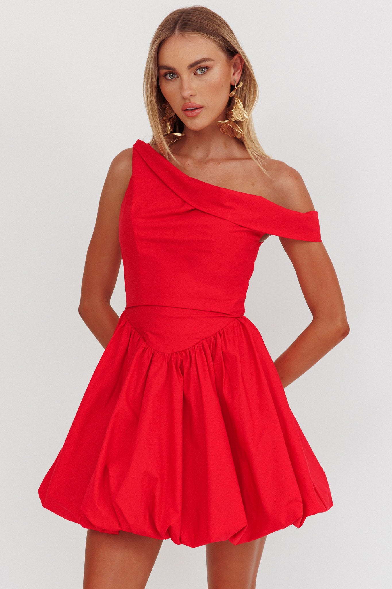 Celinda Asymmetric Neckline Balloon Mini Dress Red-Maymioy