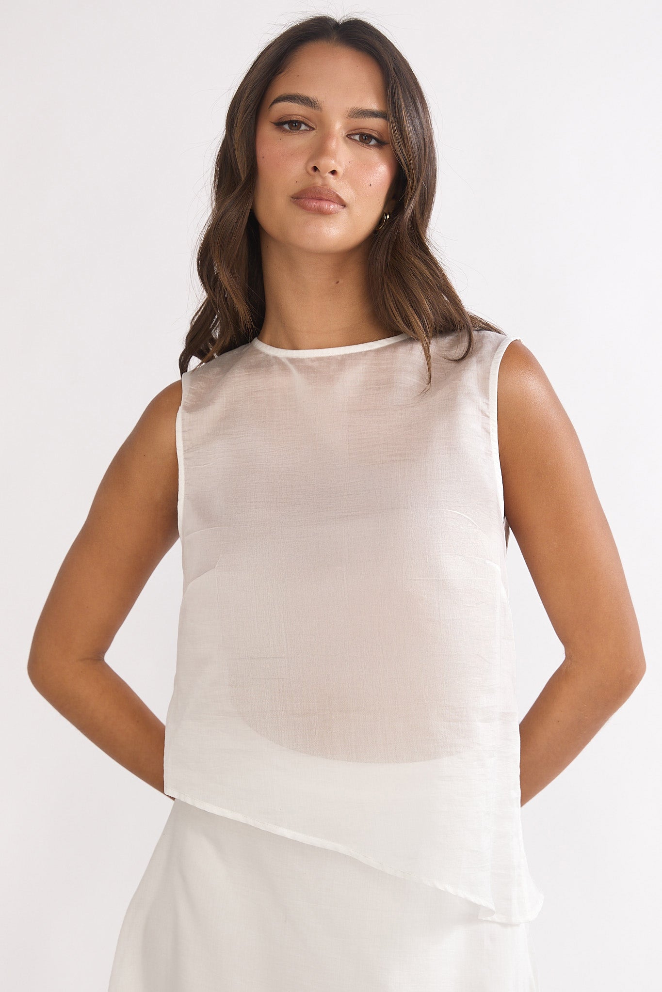Lemora Asymmetric Hem Top White-Maymioy