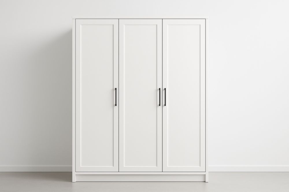 Armadio a Tre Ante Bianco in MDF con Maniglie in Metallo