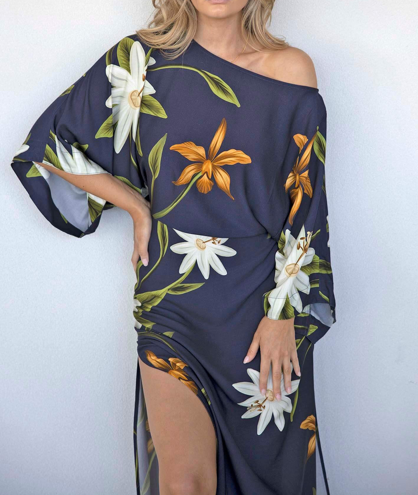 [Copy]New Arrivals🔥 Women's Printed V-Neck Bat Long Sleeve Dress Midi Length  Casual Regular