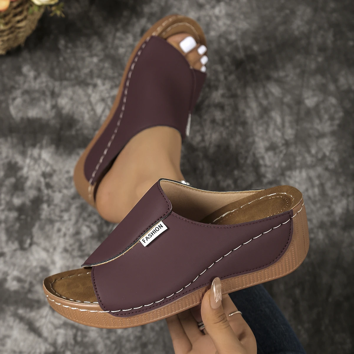 Women Wedge Slippers Comfortable Buckle Woman Shoes Summer 2025 New Fashion Slippers Open Toe Breathable Sandals Slides Women