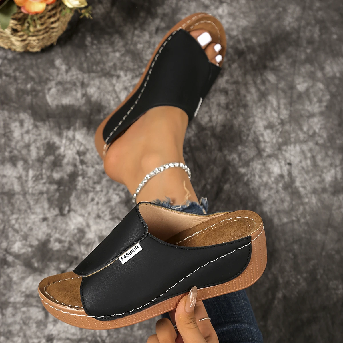 Women Wedge Slippers Comfortable Buckle Woman Shoes Summer 2025 New Fashion Slippers Open Toe Breathable Sandals Slides Women