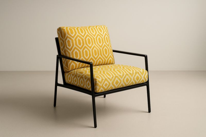 Fauteuil en acier et tissu jaune motif géométrique