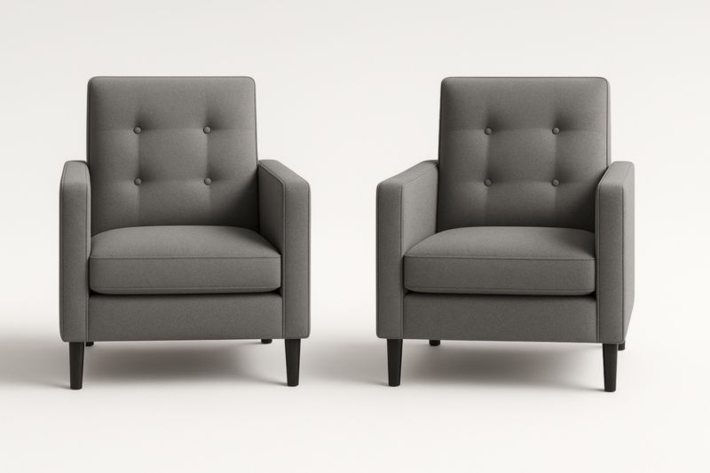 Paire de fauteuils en tissu gris avec pieds en bois