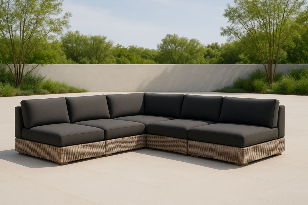 Divano modulare angolare in rattan con cuscini grigi