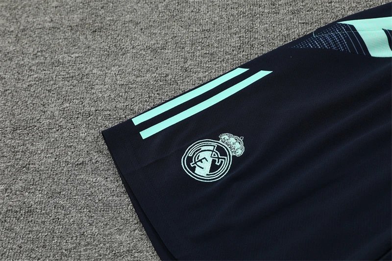 High quality jersey short sleeved kit for Barcelona