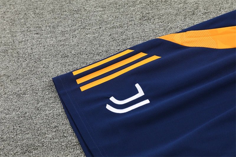 High quality jersey set for Juventus (contact WhatsApp:+18030258501, if you need size recommendation)