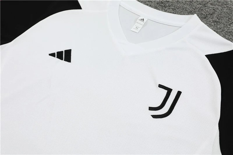 High quality jersey set for Juventus (contact WhatsApp:+18030258501, if you need size recommendation)
