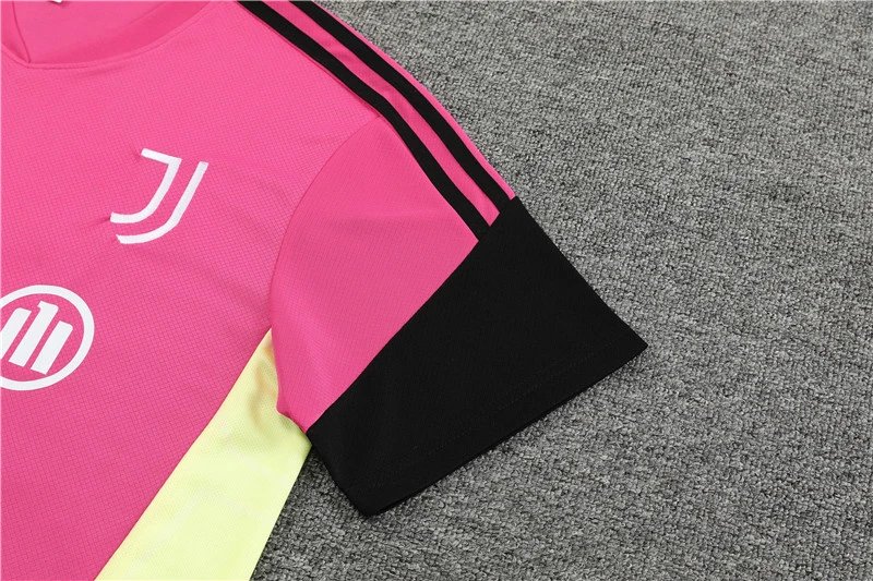 High quality jersey set for Juventus (contact WhatsApp:+18030258501, if you need size recommendation)