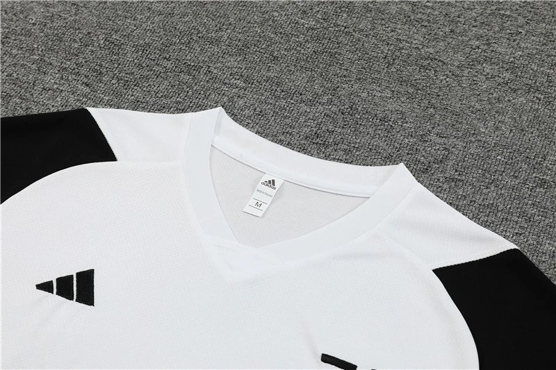 High quality jersey set for Juventus (contact WhatsApp:+18030258501, if you need size recommendation)