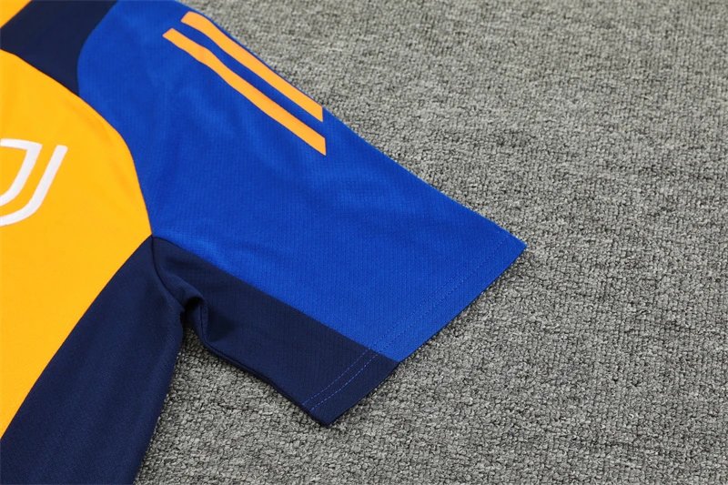 High quality jersey set for Juventus (contact WhatsApp:+18030258501, if you need size recommendation)