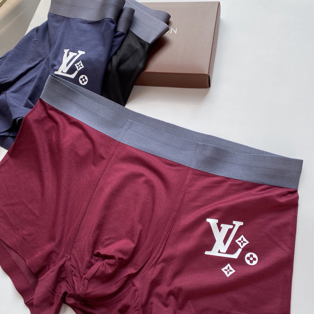 High quality men's underwear in a box of three, color options available 01
