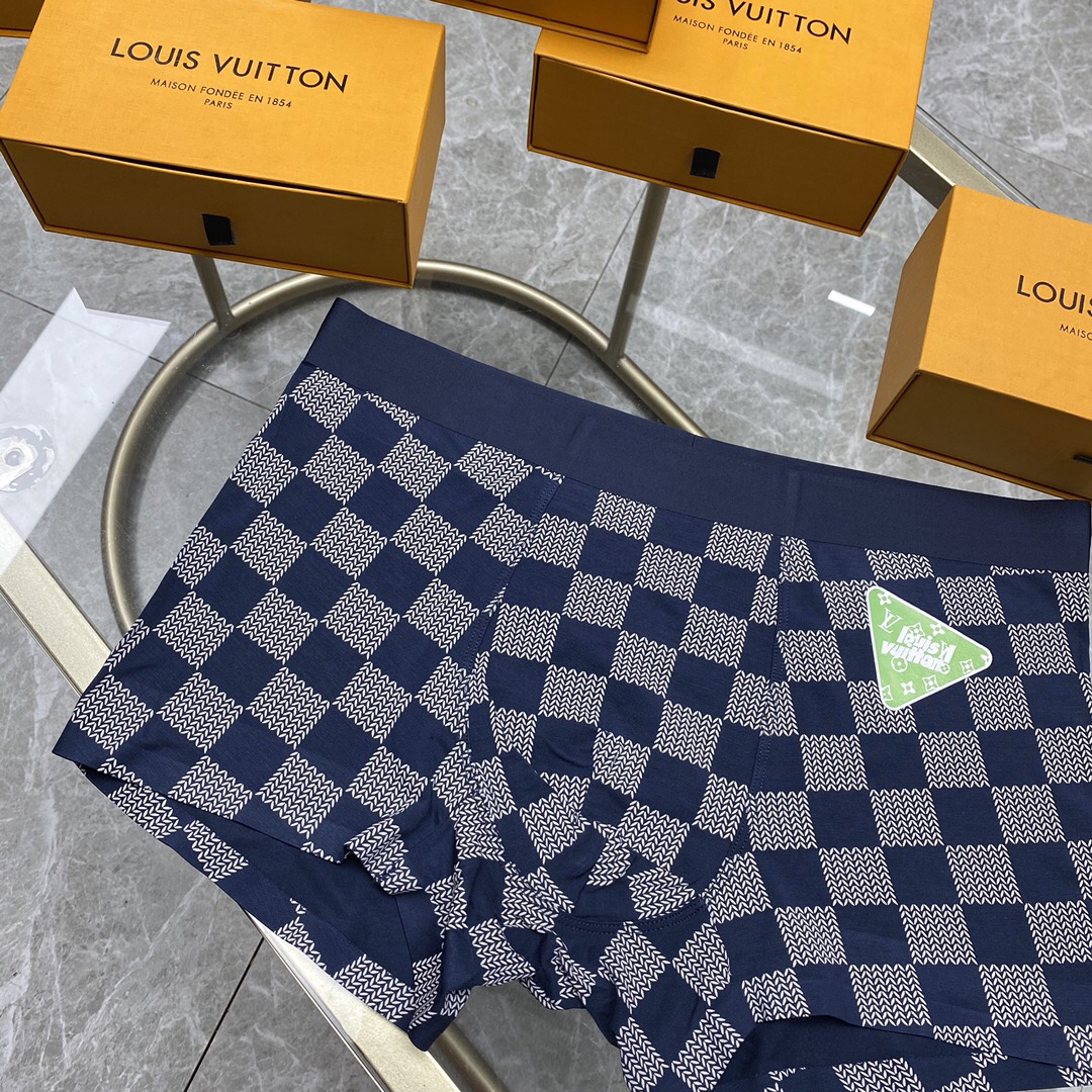 High quality men's underwear in a box of three, color options available 01
