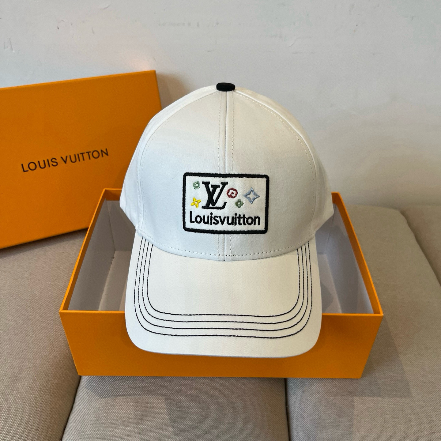High quality and fashionable baseball cap new 3 pcs add : 18859952090 if you need size guide