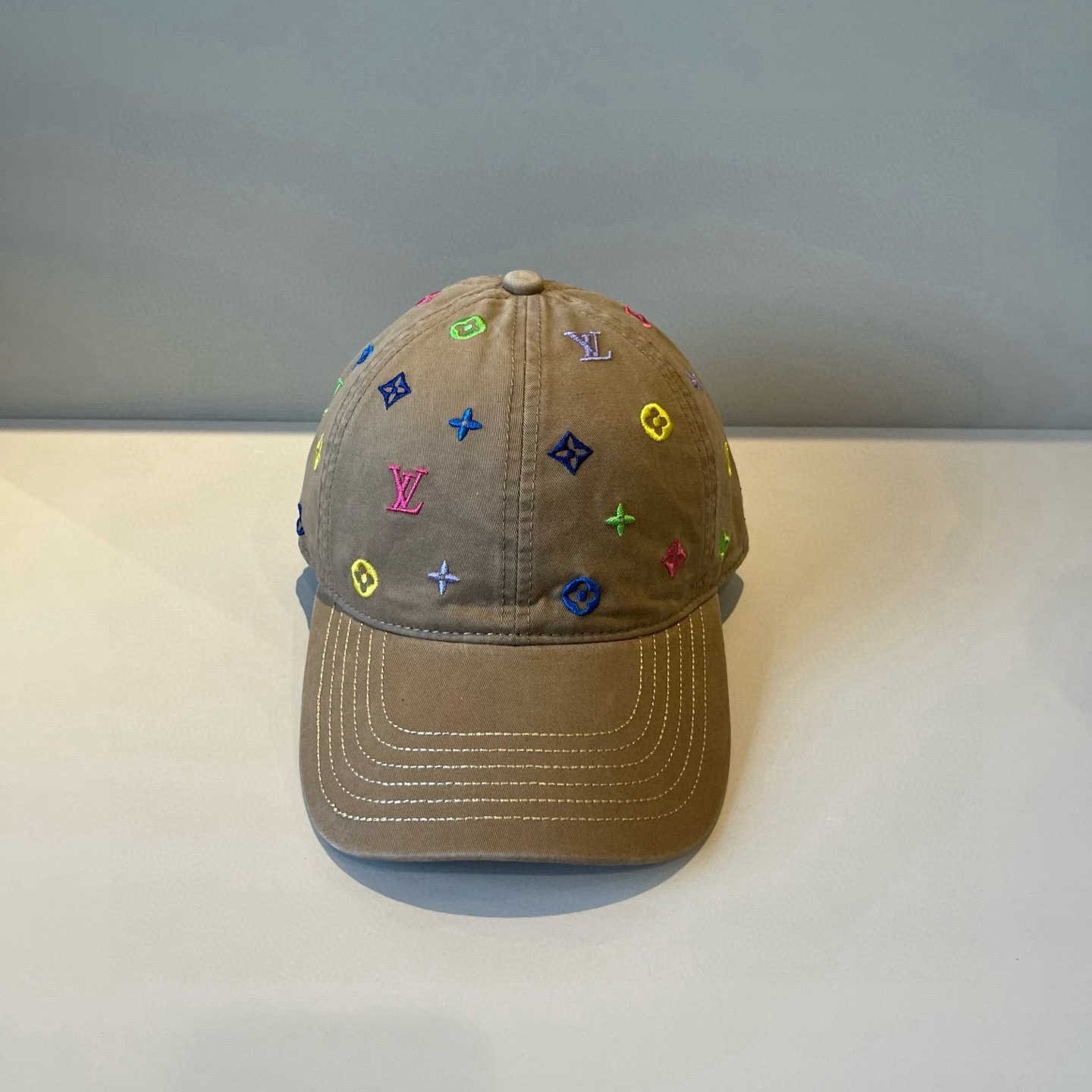High quality and fashionable baseball cap new 3 pcs add : 18859952090 if you need size guide