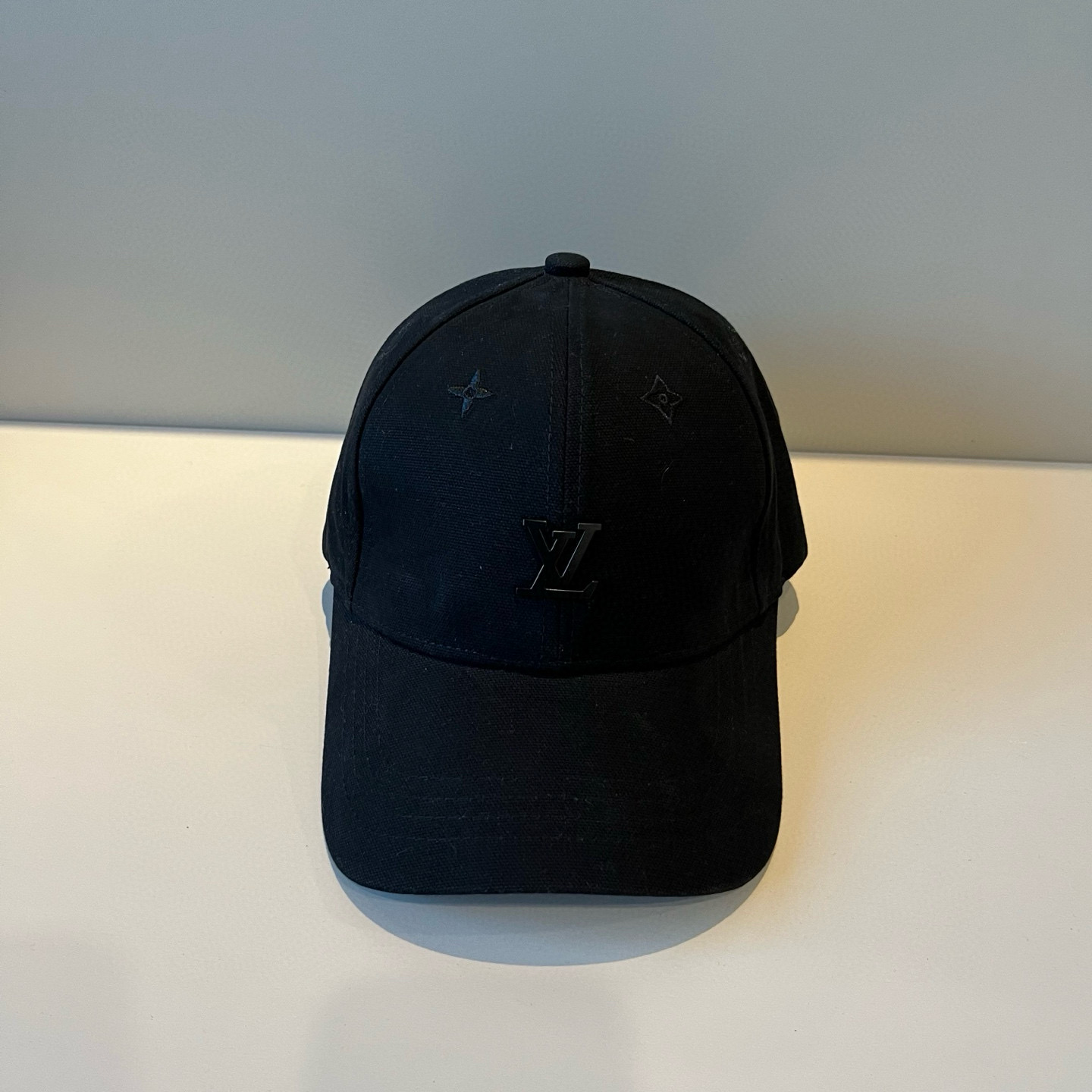 High quality and fashionable baseball cap new 3 pcs add : 18859952090 if you need size guide