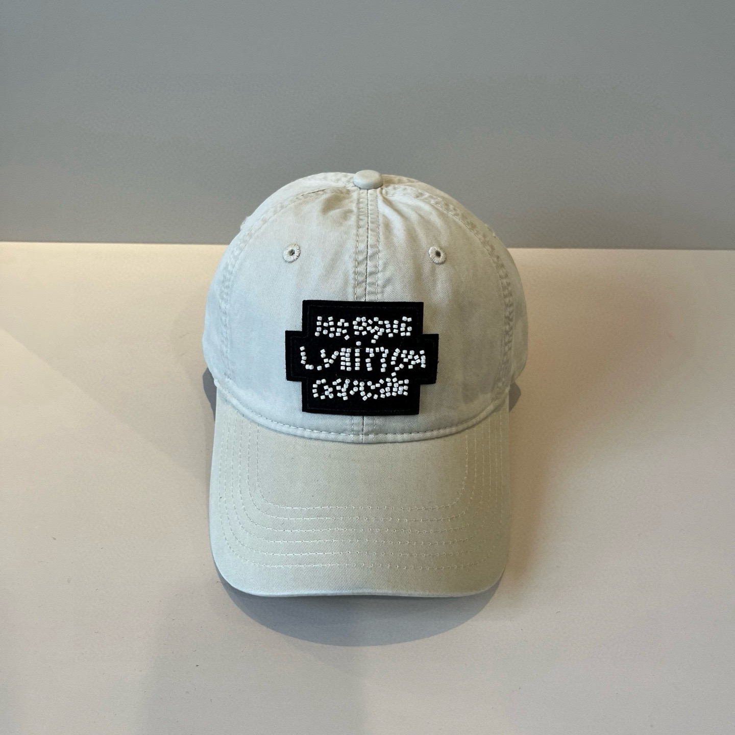 High quality and fashionable baseball cap new 3 pcs add : 18859952090 if you need size guide