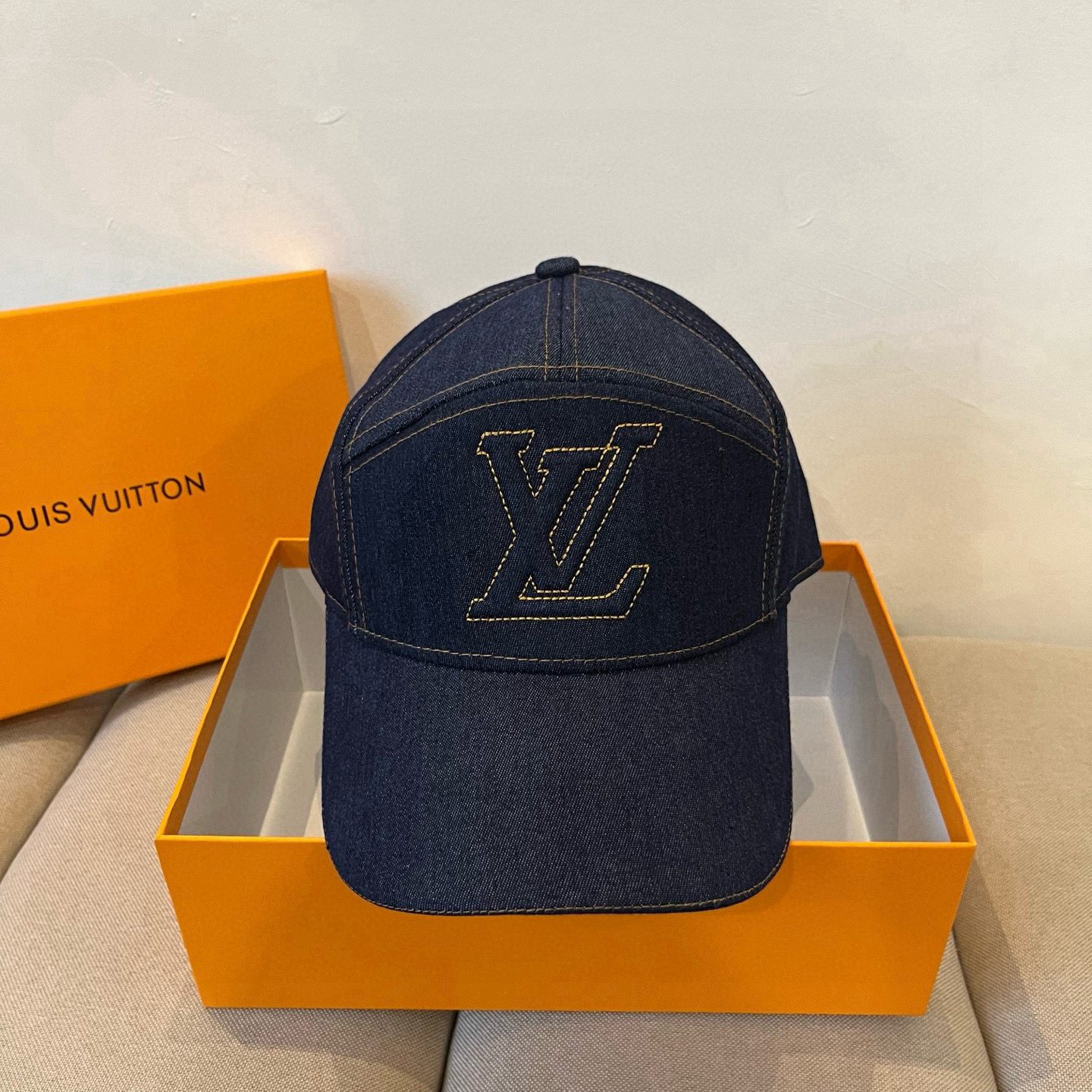 High quality and fashionable baseball cap new 3 pcs add : 18859952090 if you need size guide