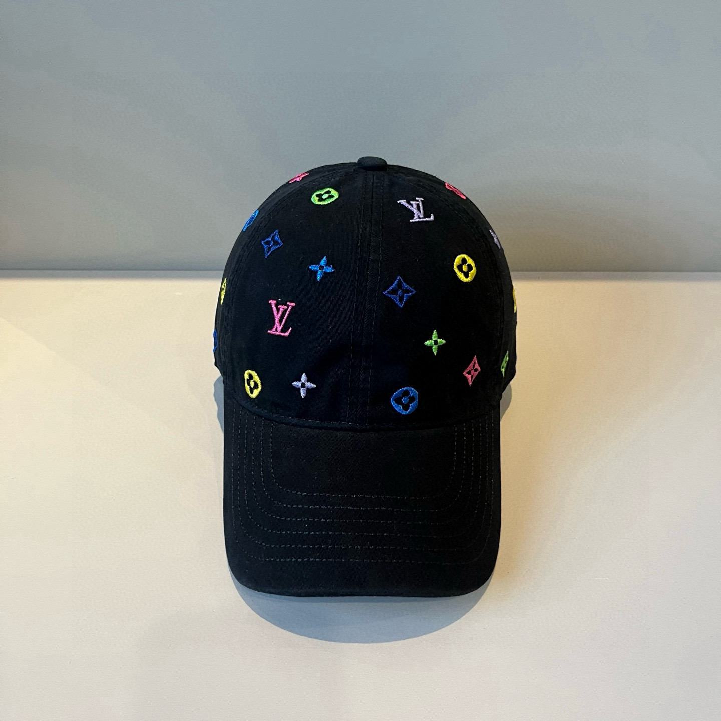 High quality and fashionable baseball cap new 3 pcs add : 18859952090 if you need size guide