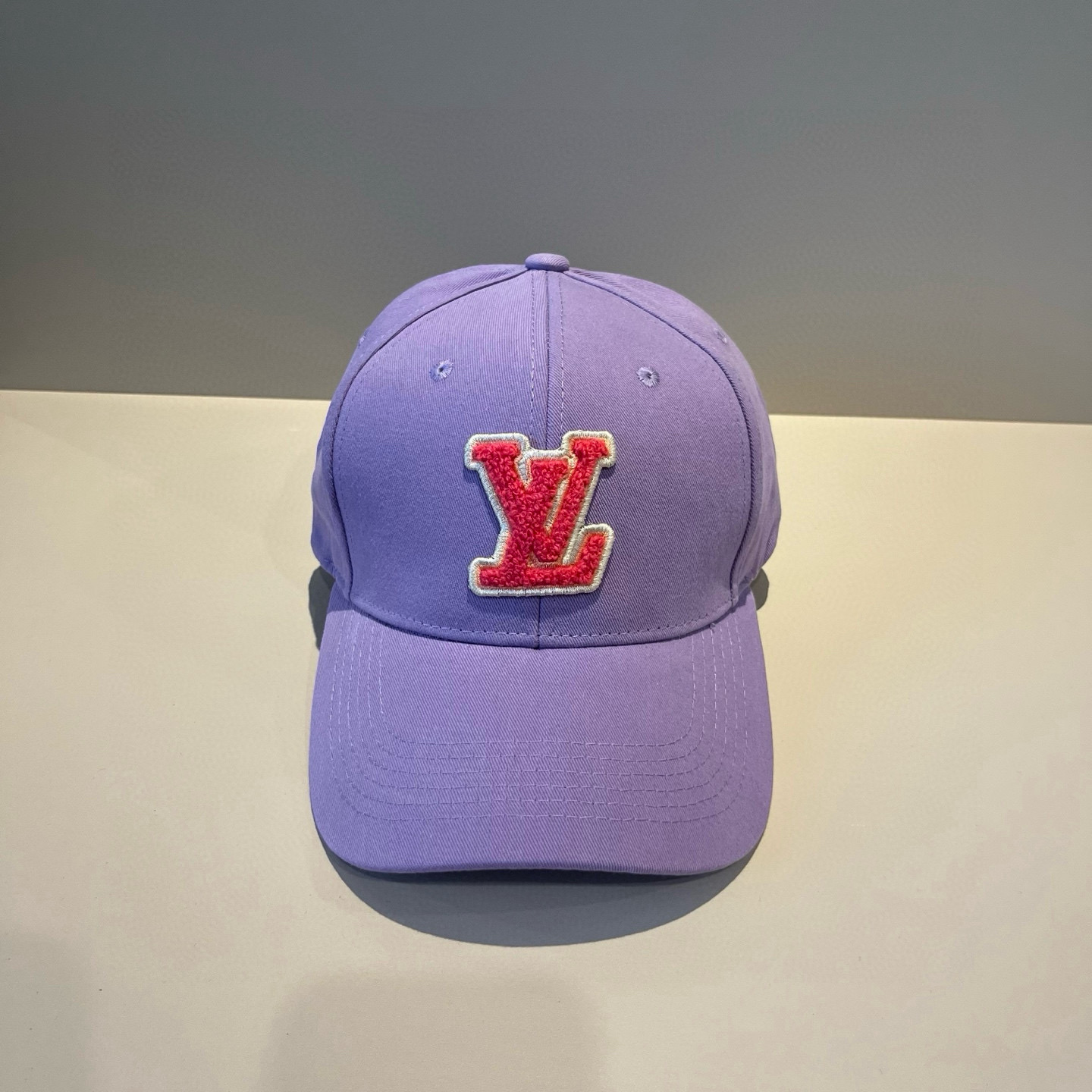 High quality and fashionable baseball cap new 3 pcs add : 18859952090 if you need size guide