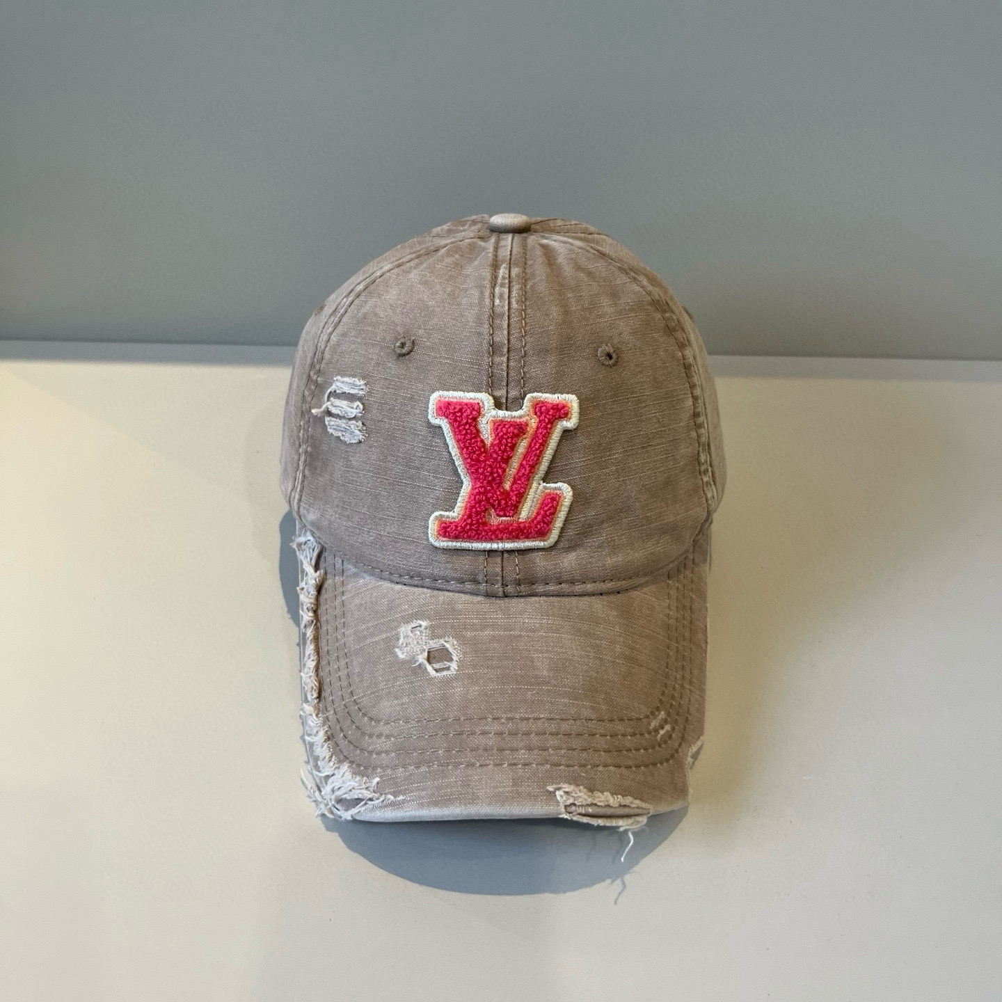 High quality and fashionable baseball cap new 3 pcs add : 18859952090 if you need size guide