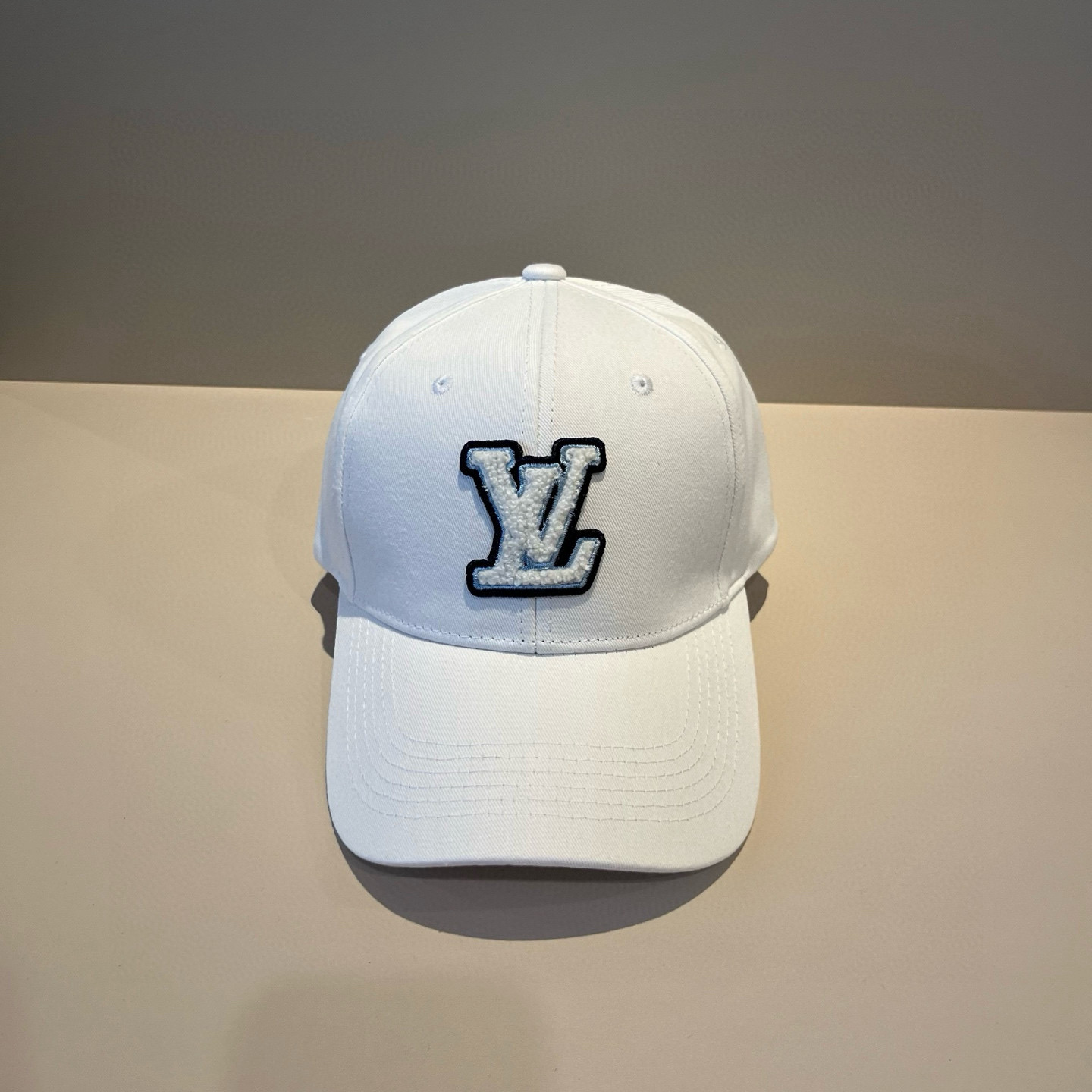 High quality and fashionable baseball cap new 3 pcs add : 18859952090 if you need size guide