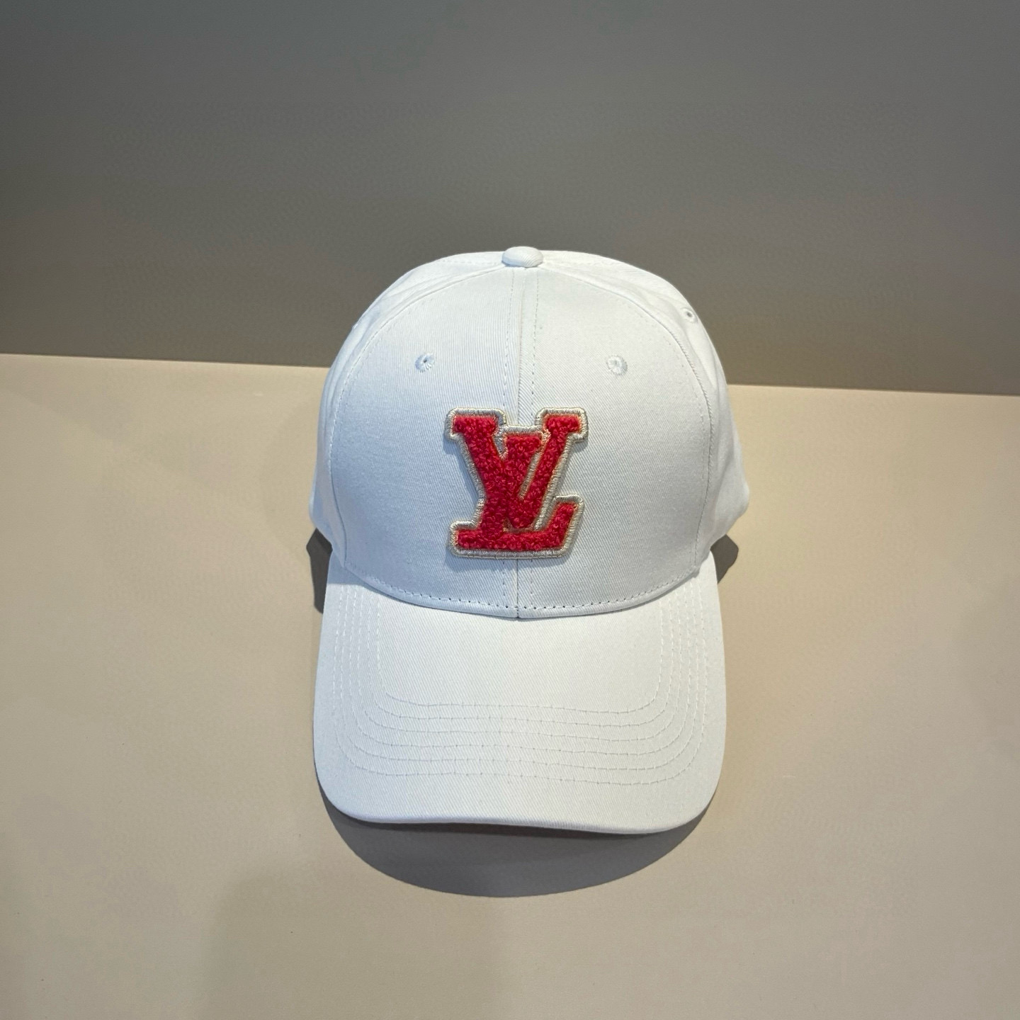 High quality and fashionable baseball cap new 3 pcs add : 18859952090 if you need size guide
