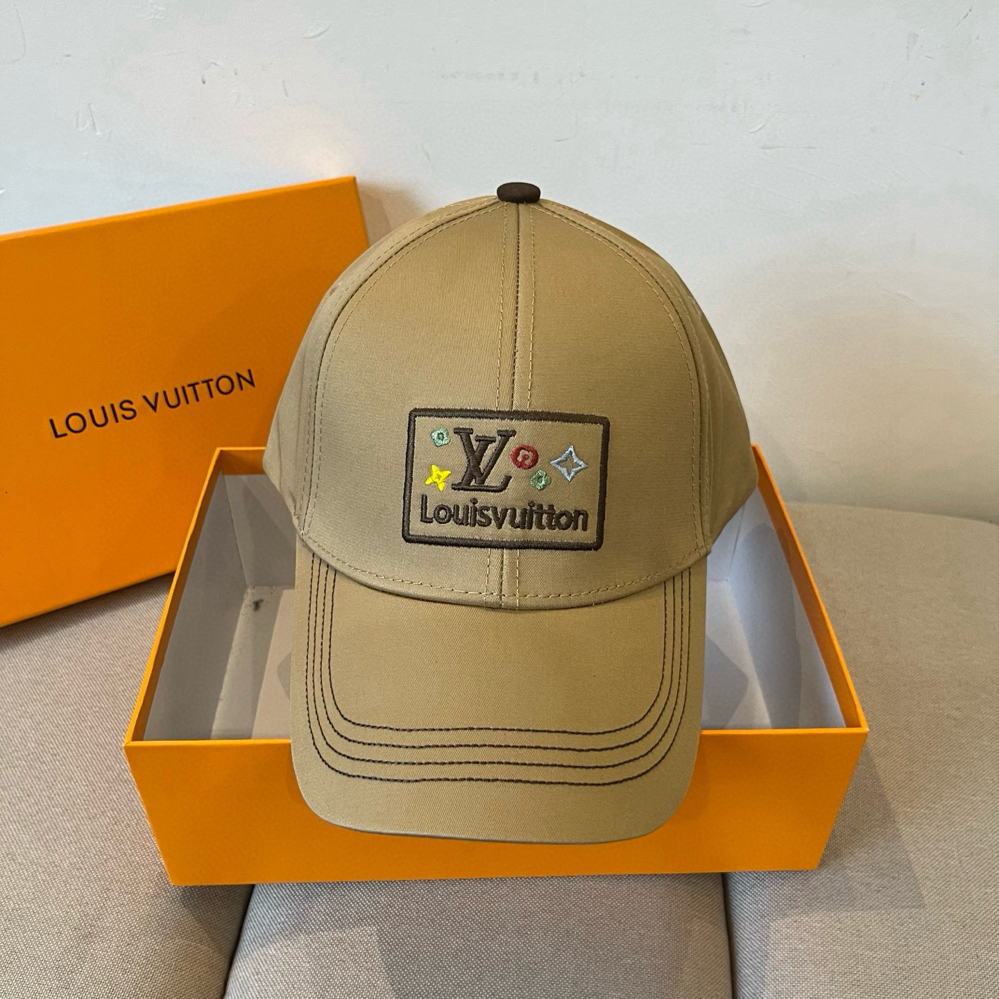 High quality and fashionable baseball cap new 3 pcs add : 18859952090 if you need size guide