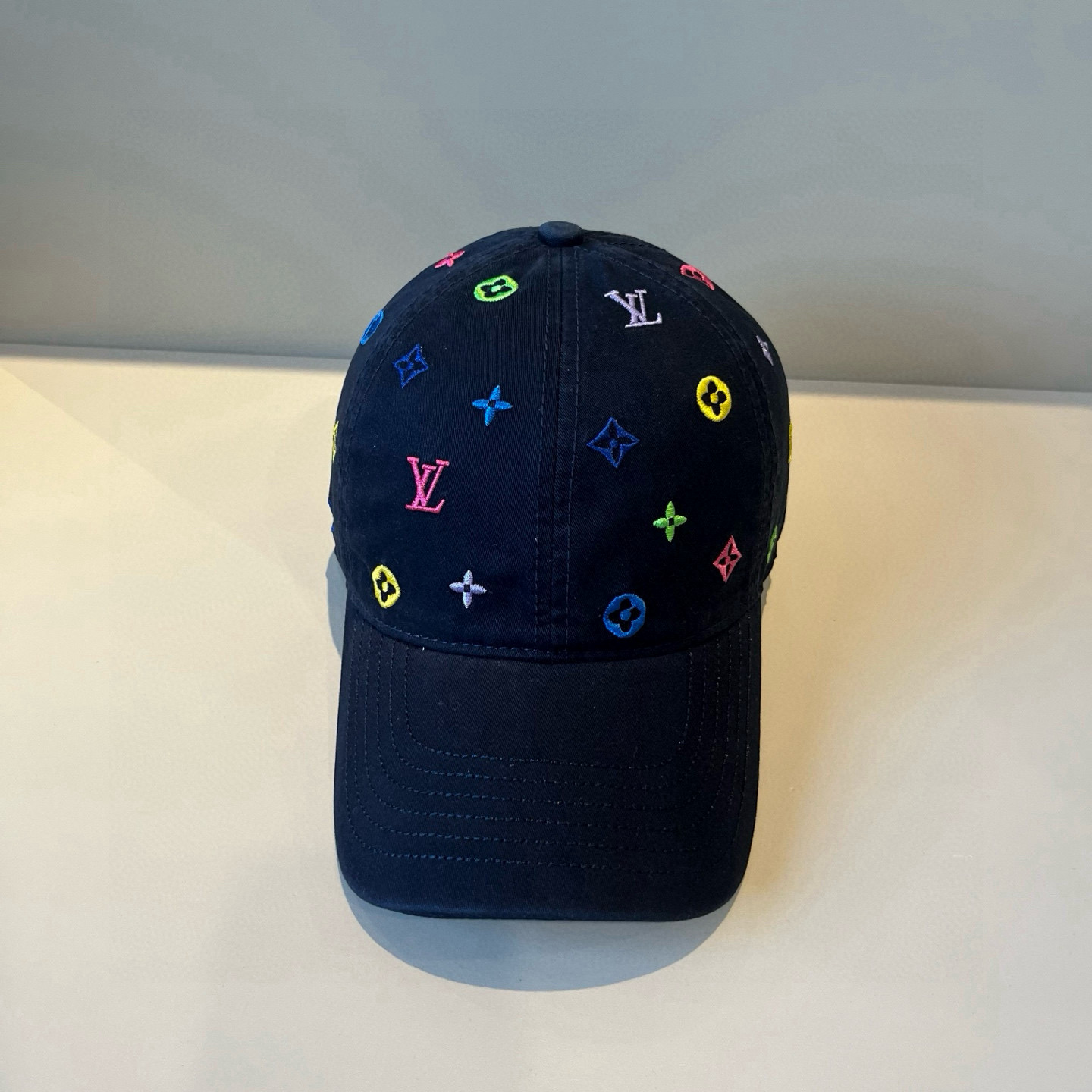 High quality and fashionable baseball cap new 3 pcs add : 18859952090 if you need size guide