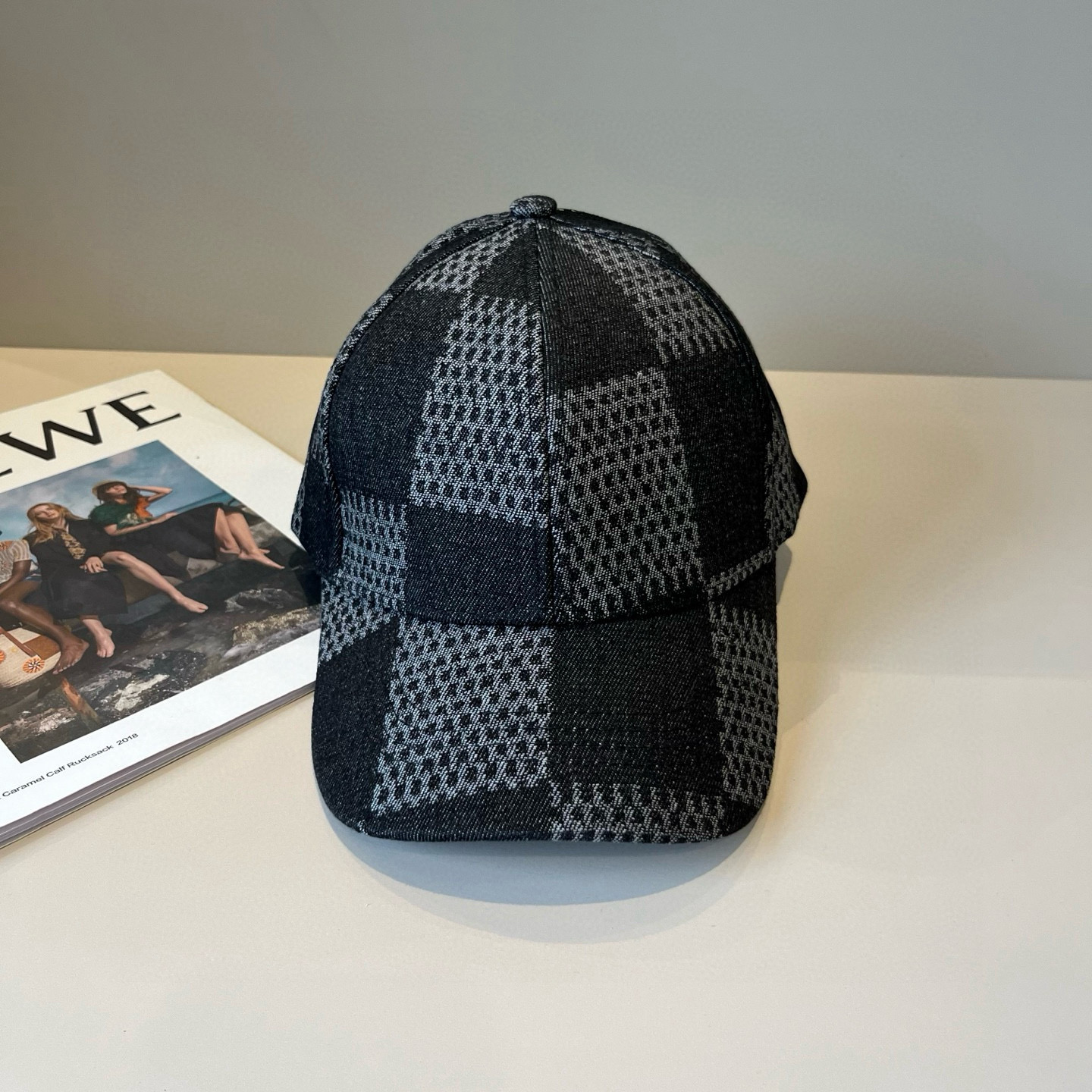 High quality and fashionable baseball cap new 3 pcs add : 18859952090 if you need size guide