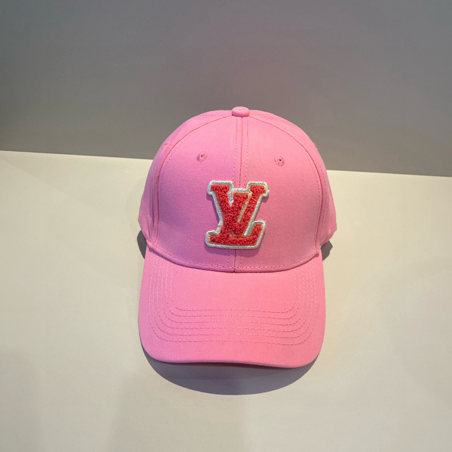 High quality and fashionable baseball cap new 3 pcs add : 18859952090 if you need size guide