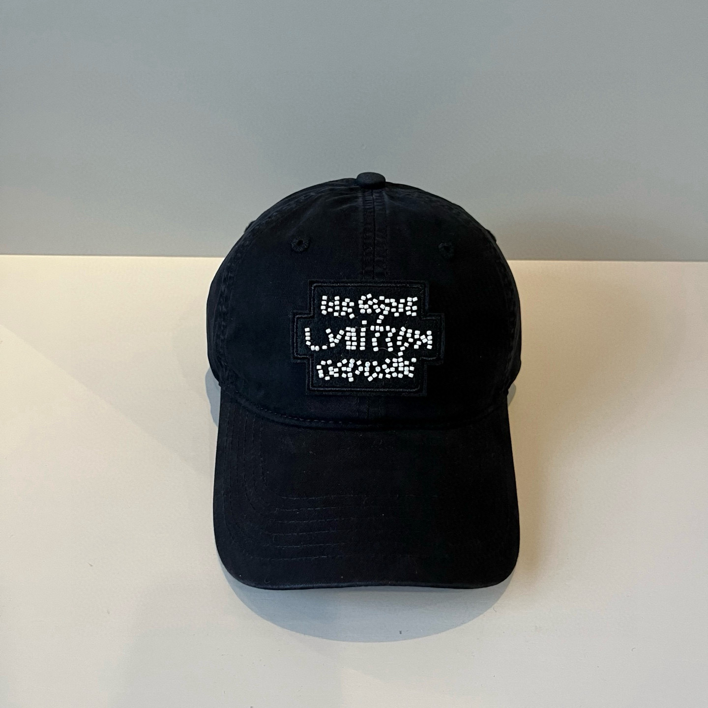 High quality and fashionable baseball cap new 3 pcs add : 18859952090 if you need size guide