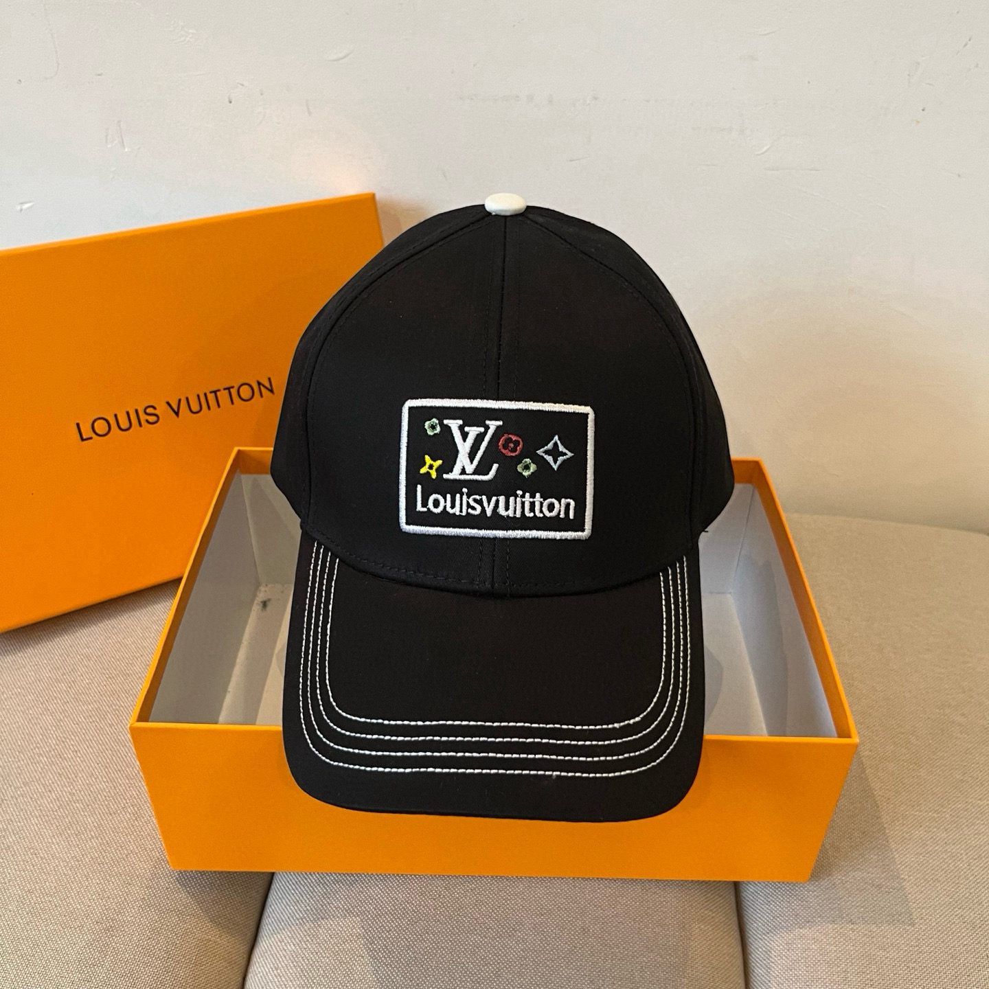 High quality and fashionable baseball cap new 3 pcs add : 18859952090 if you need size guide