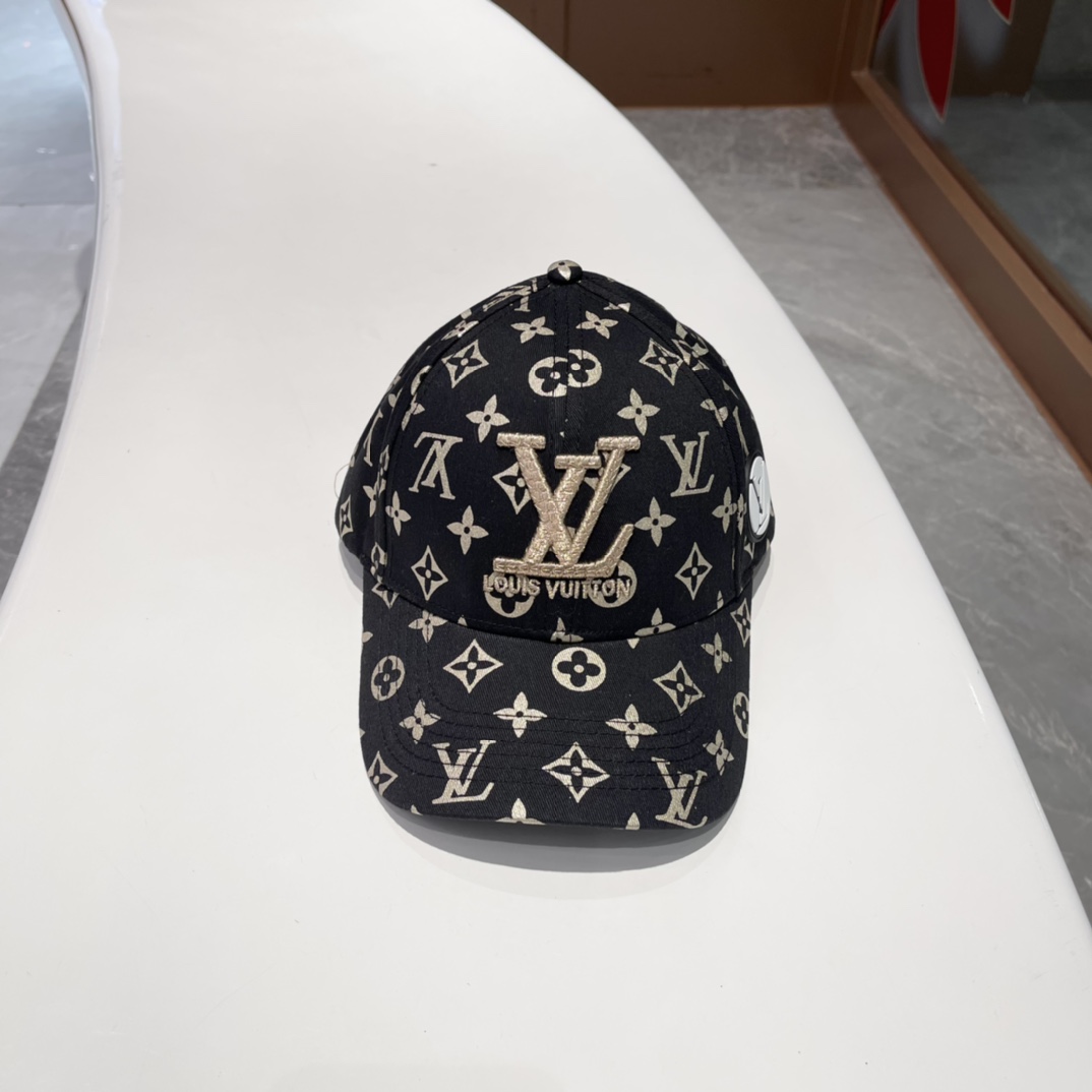 High quality and fashionable baseball cap new 4 pcs add : 18859952090 if you need size guide