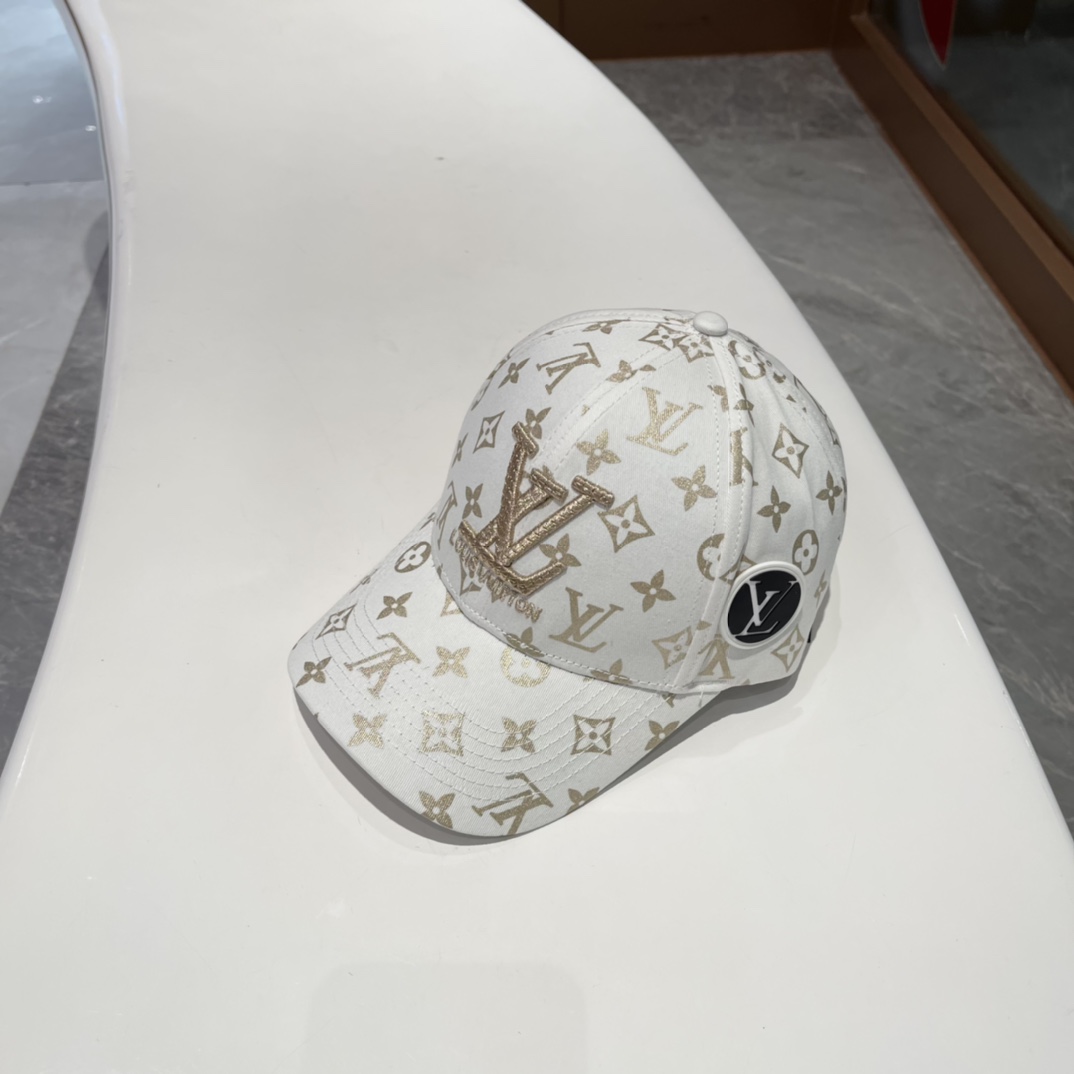 High quality and fashionable baseball cap new 4 pcs add : 18859952090 if you need size guide
