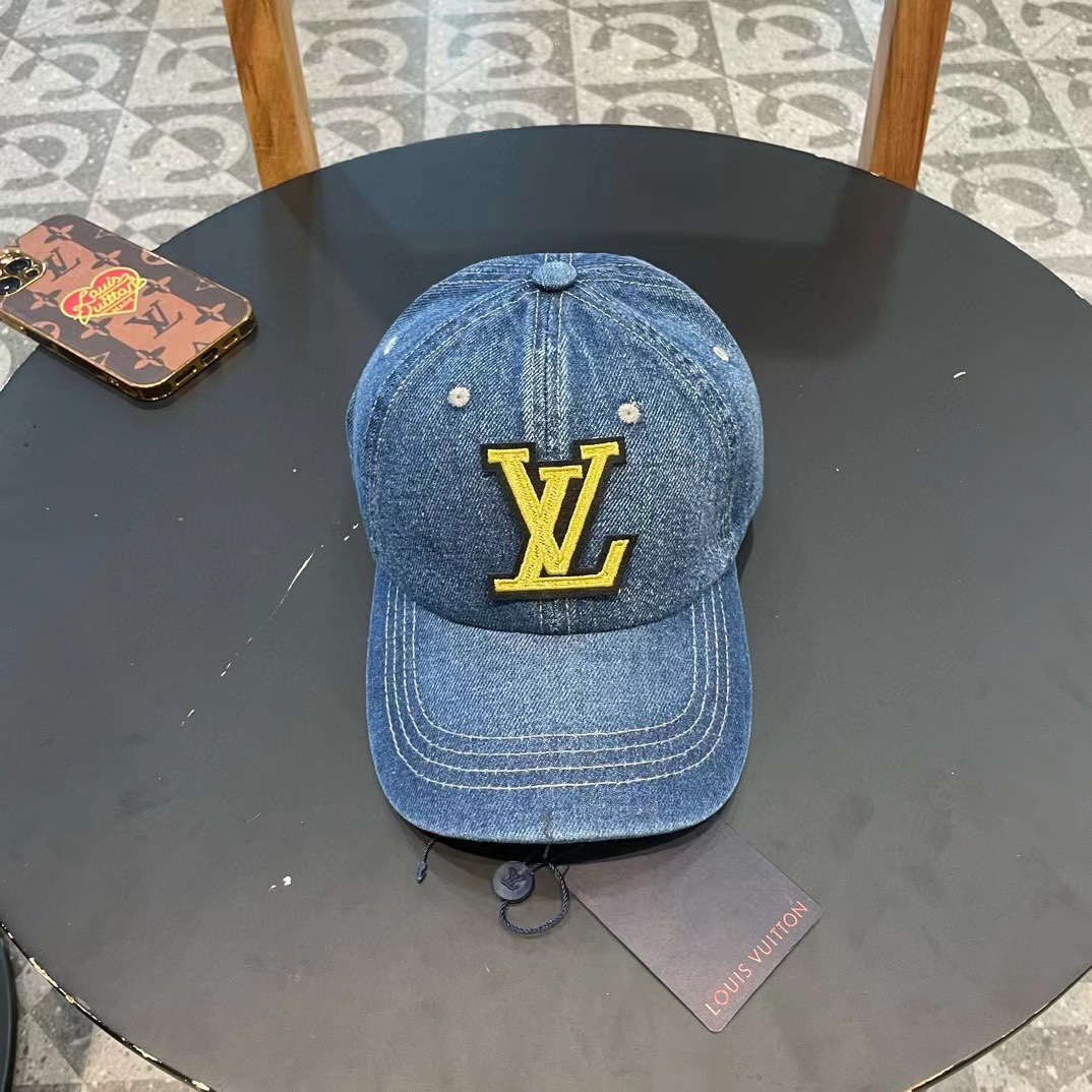High quality and fashionable baseball cap new 4 pcs add : 18859952090 if you need size guide