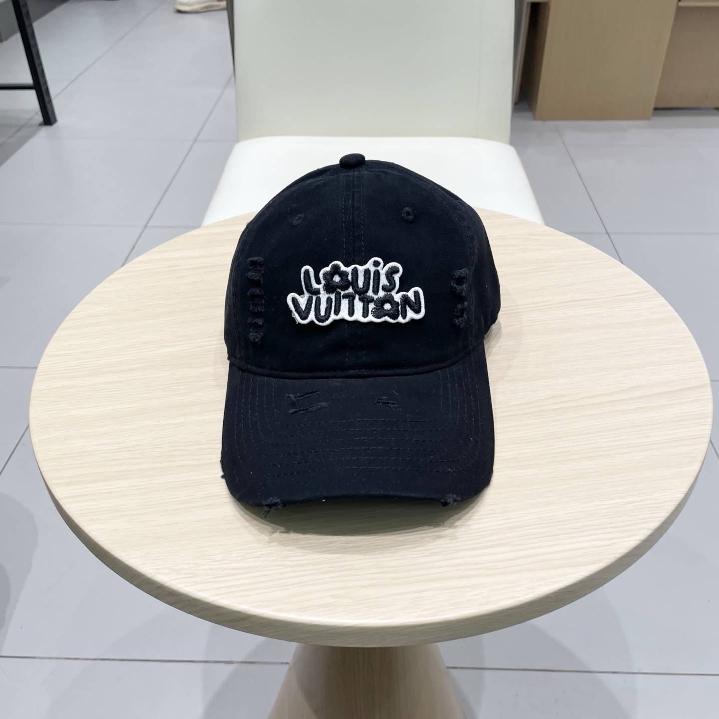 High quality and fashionable baseball cap new 4 pcs add : 18859952090 if you need size guide