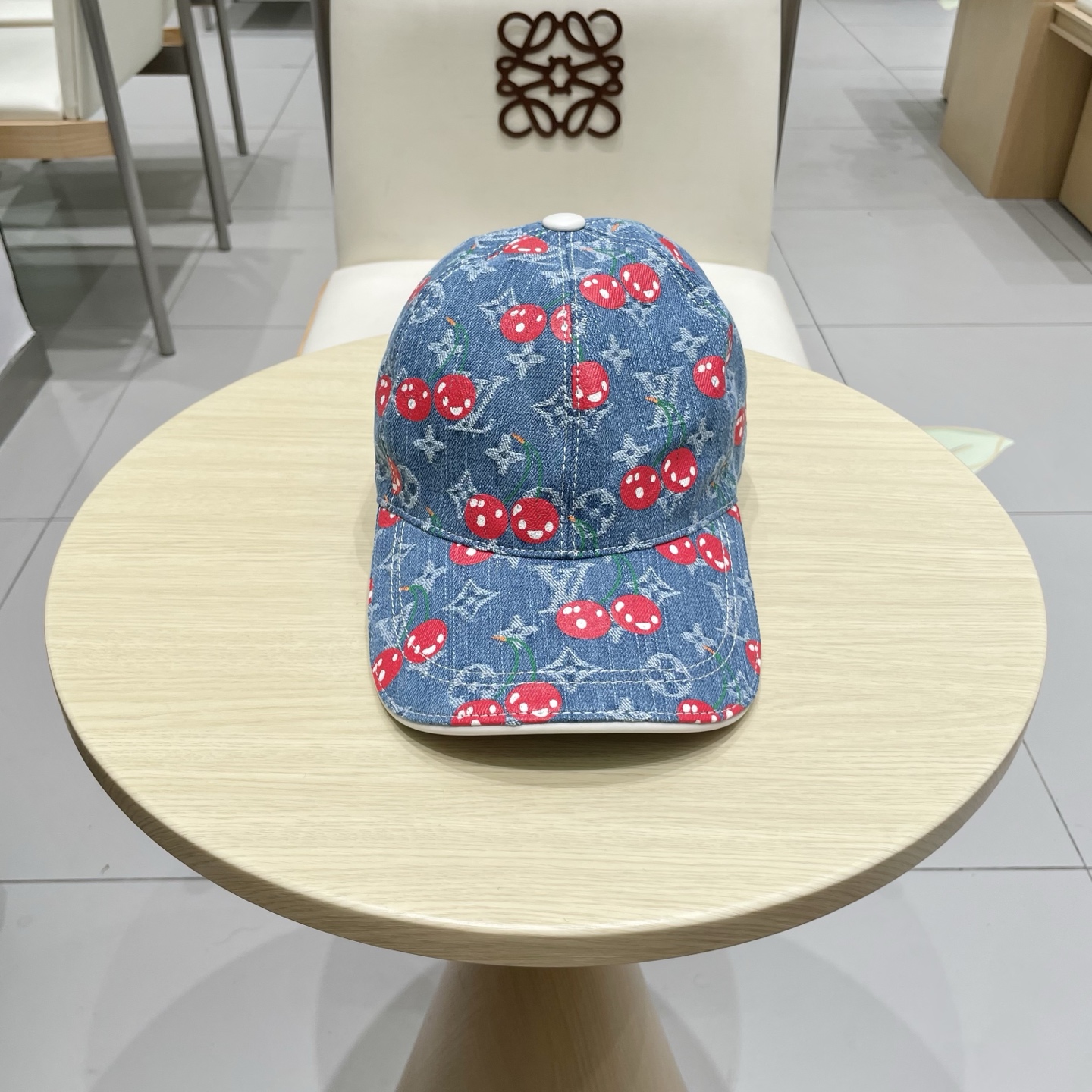 High quality and fashionable baseball cap new 4 pcs add : 18859952090 if you need size guide