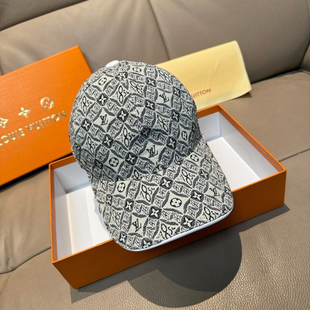 High quality and fashionable baseball cap new 5 pcs add : 18859952090 if you need size guide