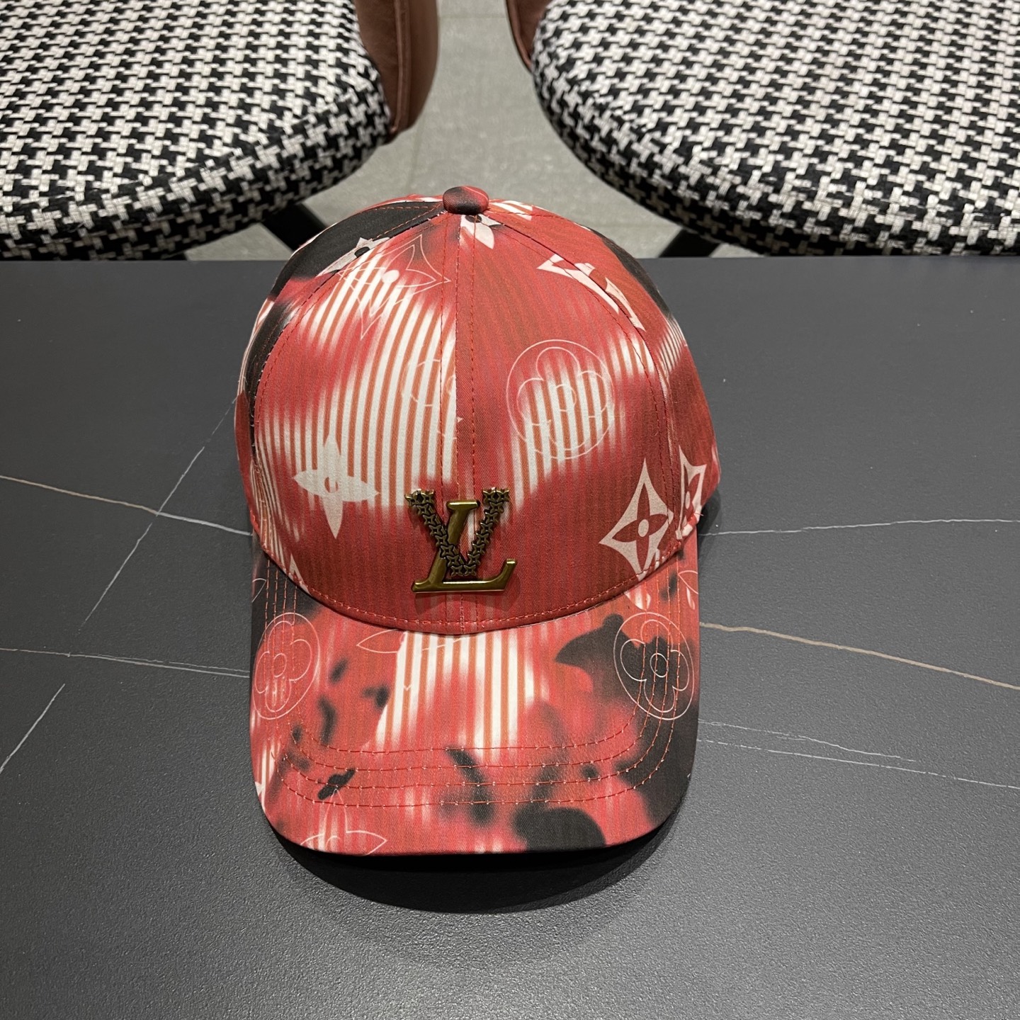 High quality and fashionable baseball cap new 5 pcs add : 18859952090 if you need size guide