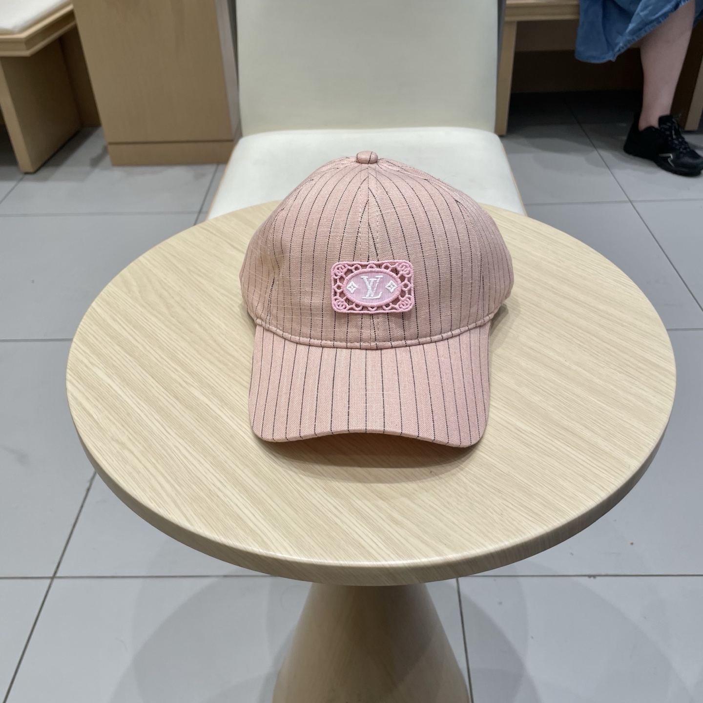 High quality and fashionable baseball cap new 5 pcs add : 18859952090 if you need size guide