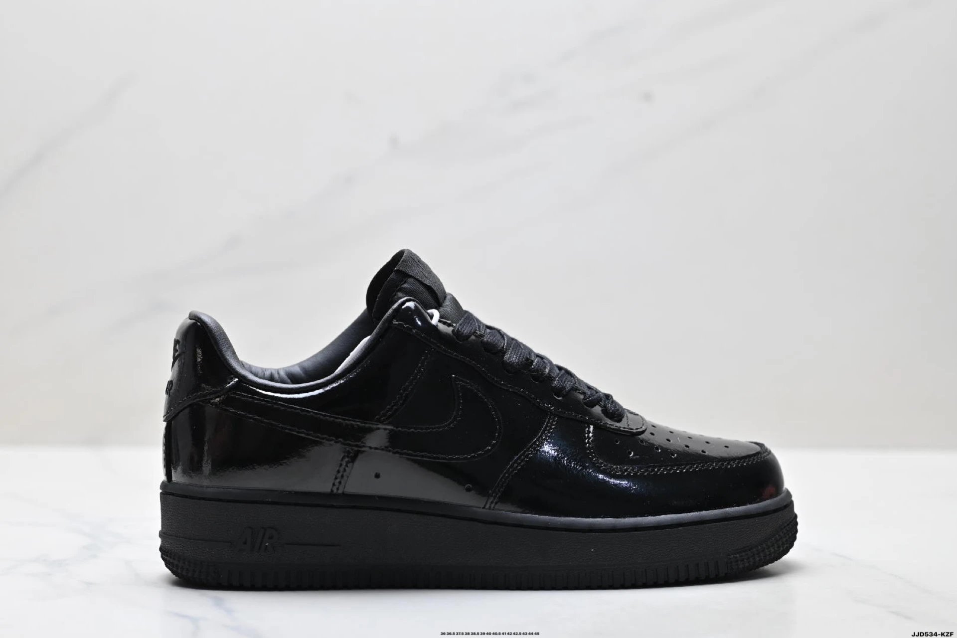 Low cut versatile casual patent leather sports board shoes