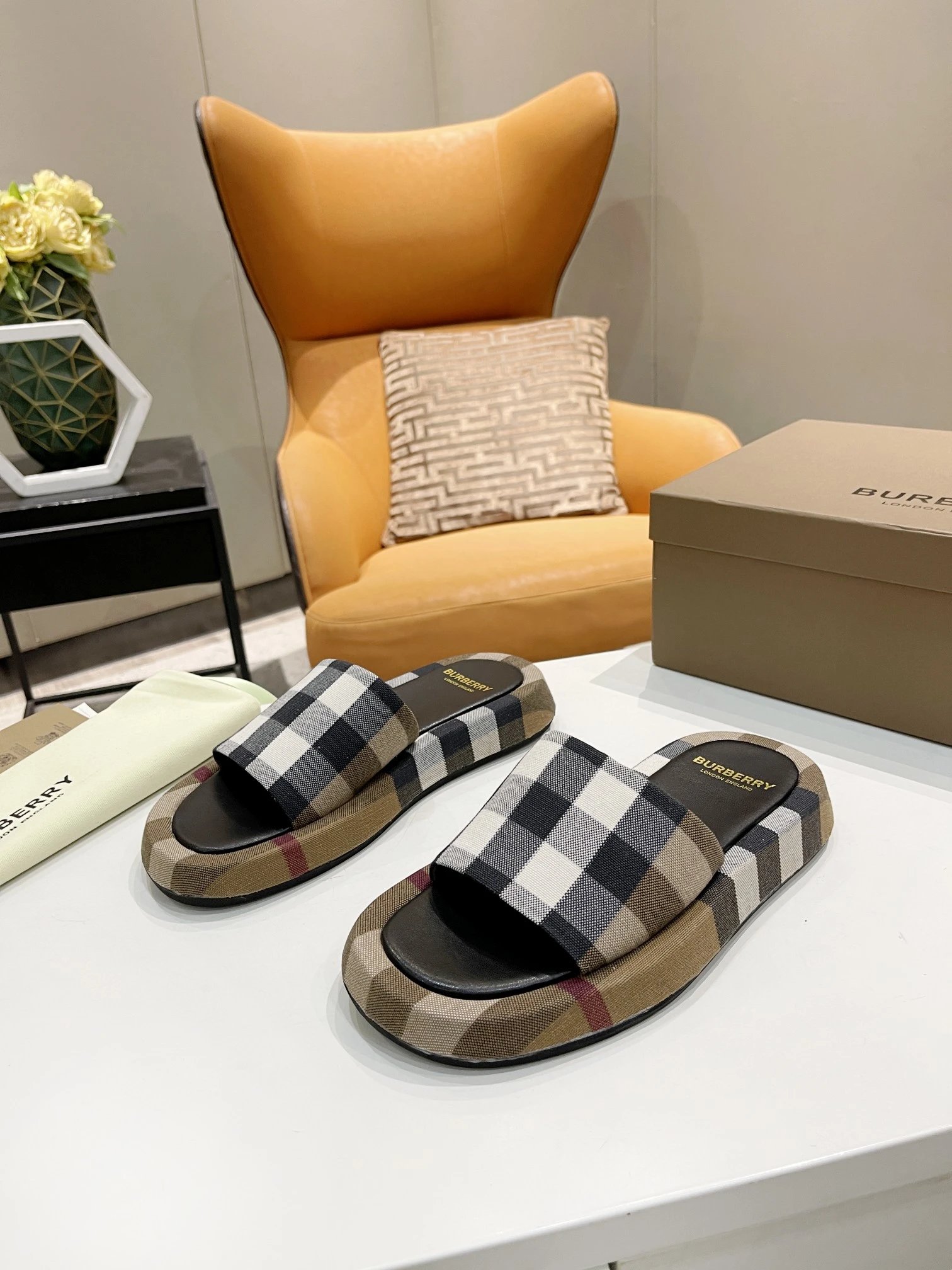 Freps - High quality slippers 001