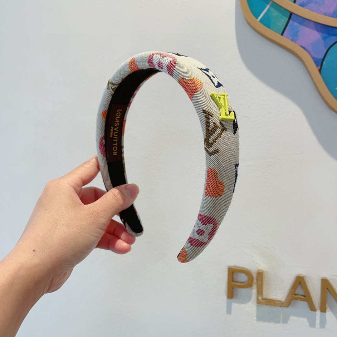 High quality fashionable and versatile headband, please add : 18859952090 if you need size guide