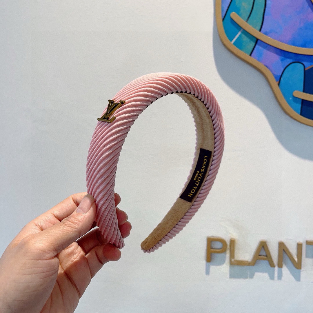 High quality fashionable and versatile headband, please add : 18859952090 if you need size guide