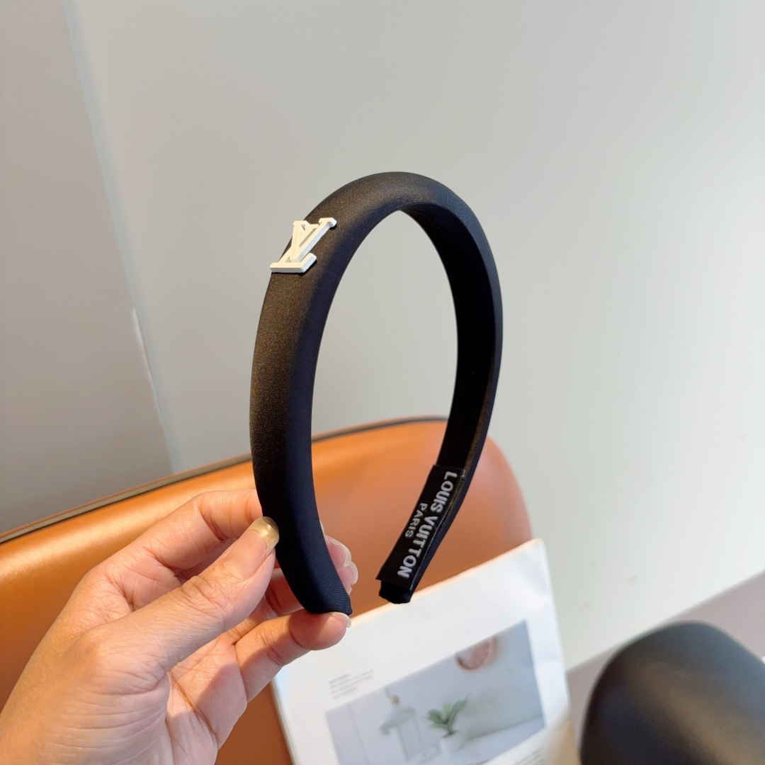 High quality fashionable and versatile headband, please add : 18859952090 if you need size guide