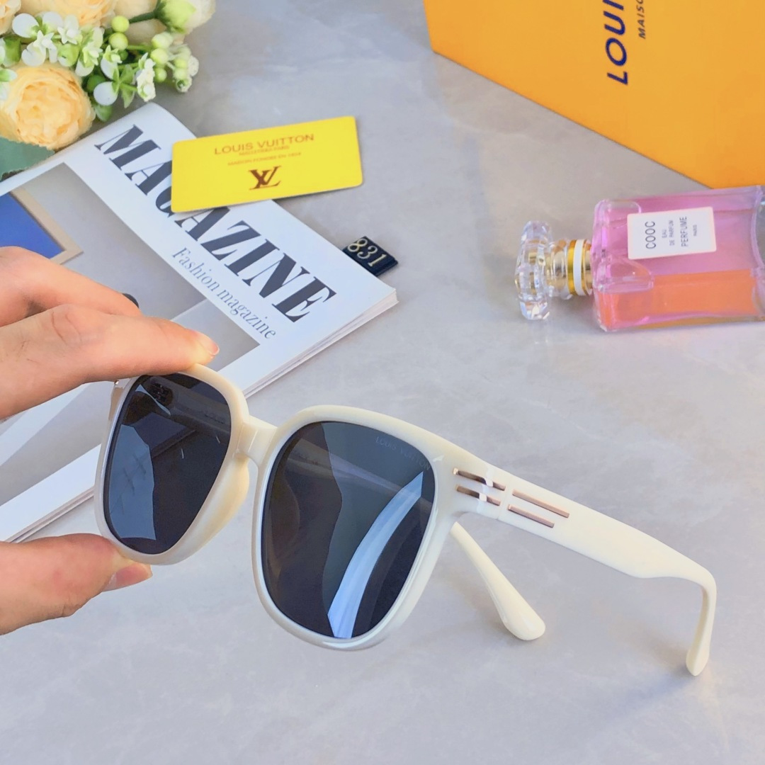 High quality temperament sunscreen sunglasses 3 pcs add : 18030258501 if you need size guide