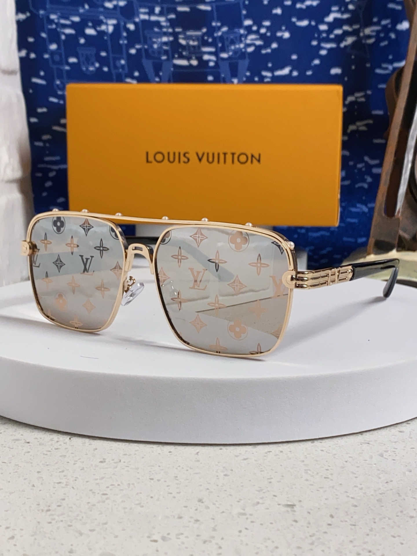 High quality temperament sunscreen sunglasses 3 pcs add : 18030258501 if you need size guide