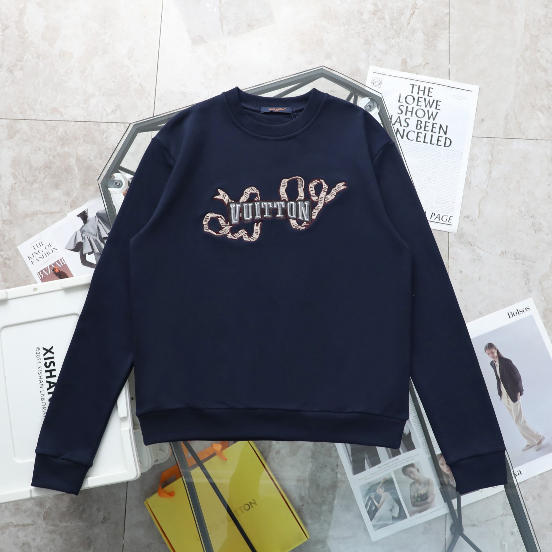 High quality fashion embroidered graffiti hoodie 1 pls add : 18859952090 if you need size guide