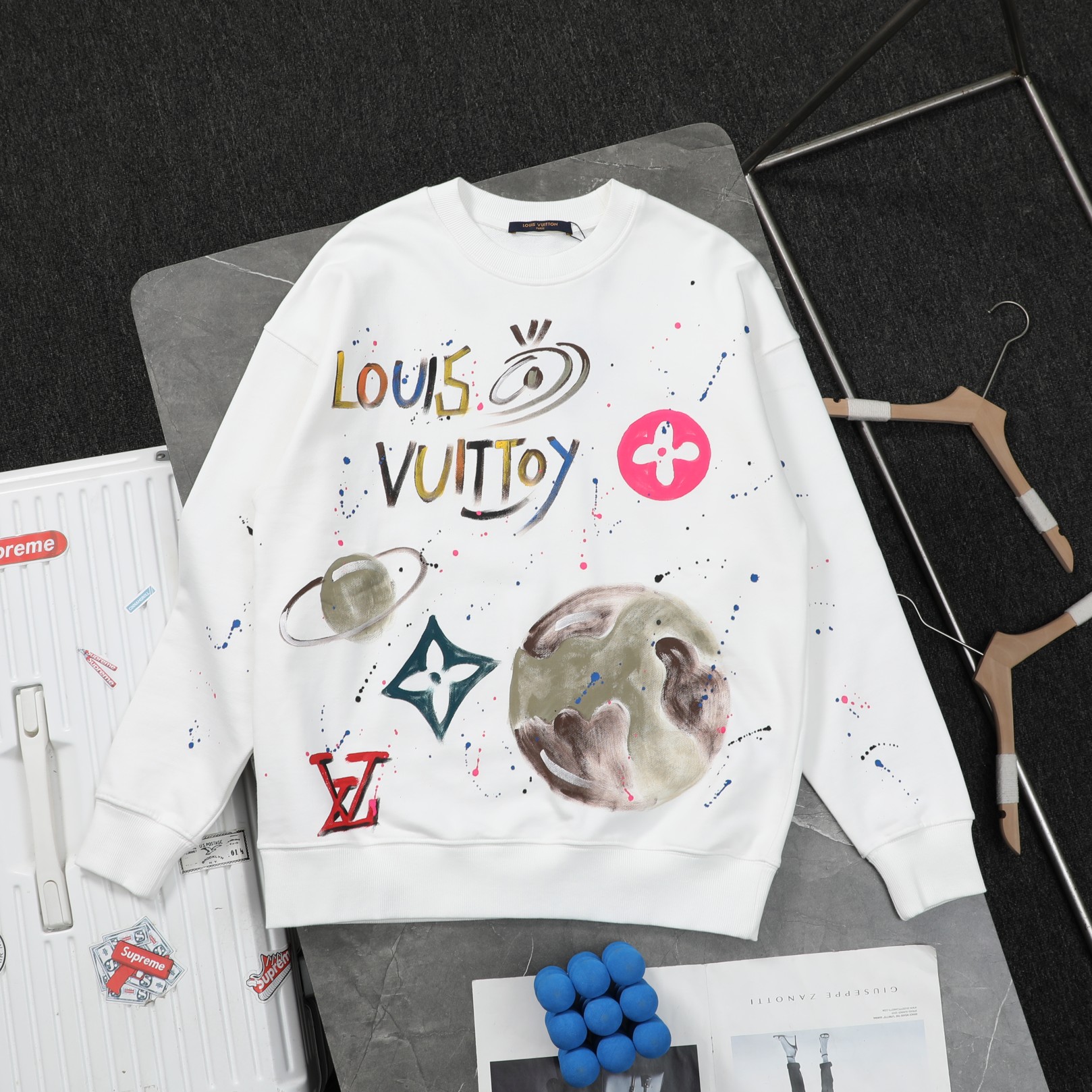 High quality fashion embroidered graffiti hoodie 1 pls add : 18859952090 if you need size guide
